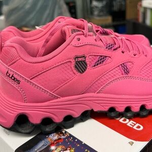 TUBES TRAIL 200  Size 7. White and Black High-Top Sneakers No Box! No returns